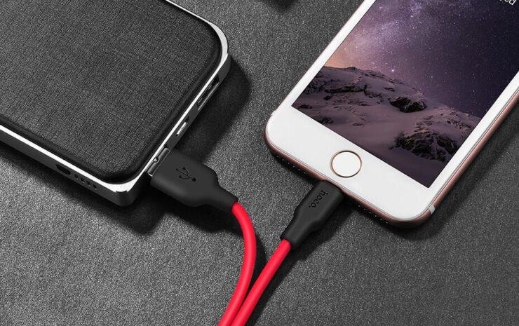 Этот кабель вы можете гнуть как угодно, ему ничего не будет. Фото.