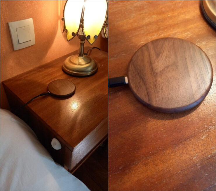 Беспроводная зарядка из дерева. Это беспроводная зарядка с корпусом из настоящего ореха. Фото.