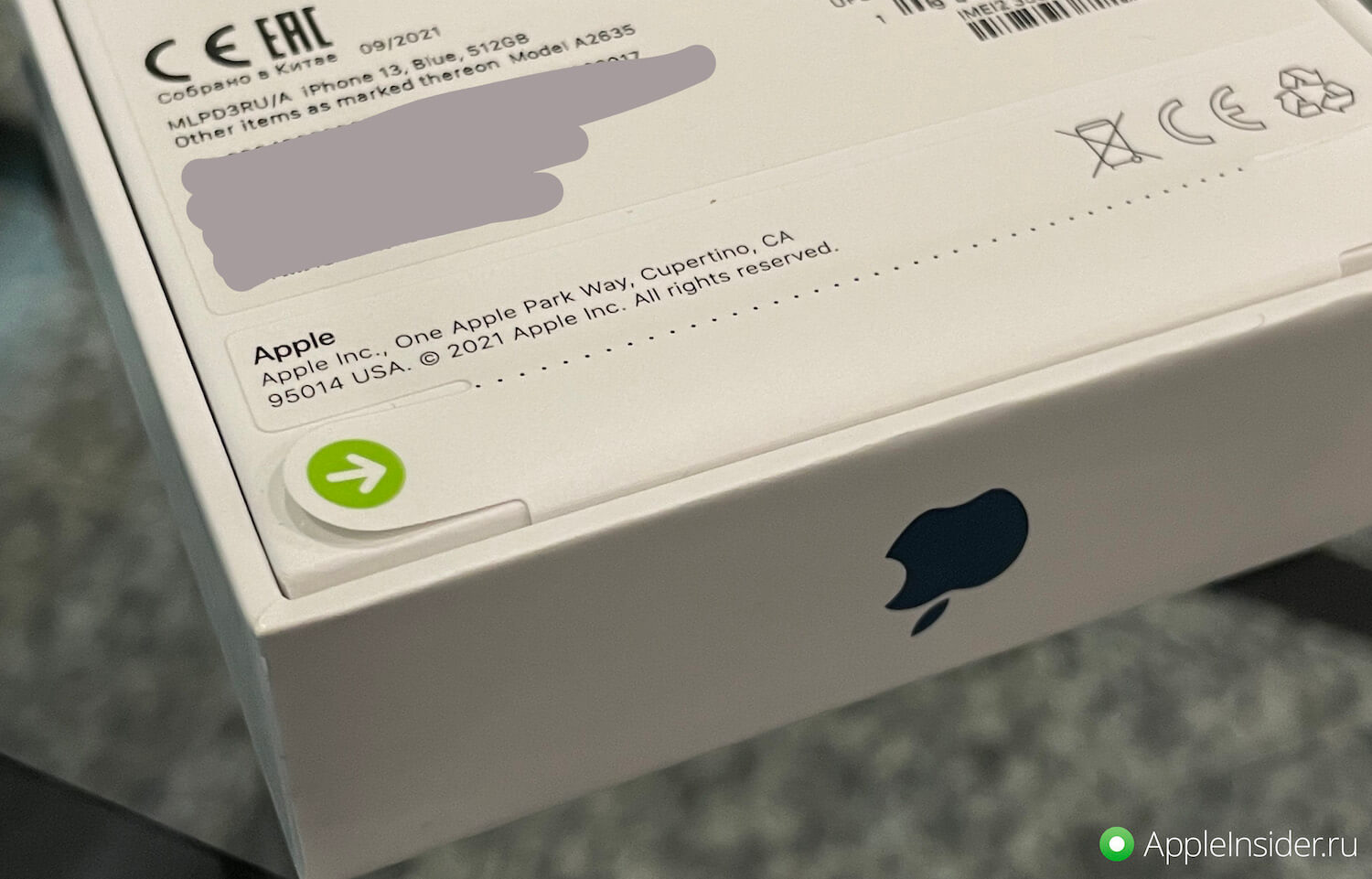 Теперь единственная штучка, которую можно отобрать при распаковке нового iPhone, — вот этот хлястик. Фото.