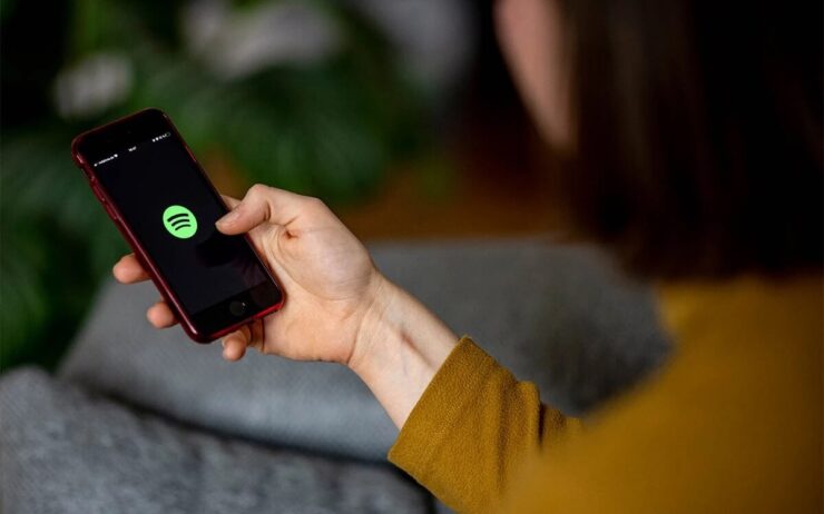 Spotify разряжает iPhone. Вероятно, Spotify провоцирует преждевременную разрядку iPhone из-за неугасающих фоновых процессов. Spotify разряжает iPhone. Вероятно, Spotify провоцирует преждевременную разрядку iPhone из-за неугасающих фоновых процессов. Фото.