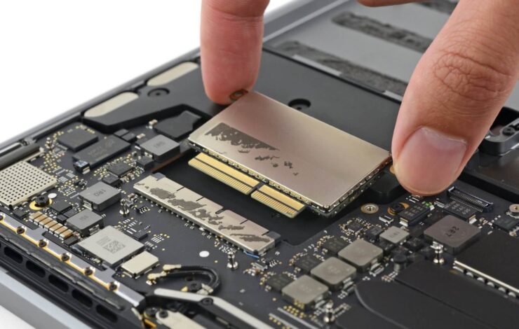 Пользователи MacBook на M1 жаловались, что у их компьютеров быстро выходят из строя накопители. Фото.
