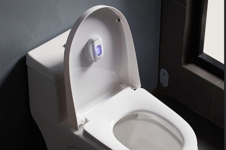 УФ-стерилизатор Xiaomi. Закрепите стерилизатор на крышке унитаза и включите его. УФ-стерилизатор Xiaomi. Закрепите стерилизатор на крышке унитаза и включите его. Фото.