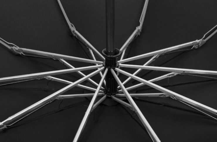 Купить зонт Xiaomi. Зонт Xiaomi не вывернет наизнанку даже очень сильный ветер. Фото.