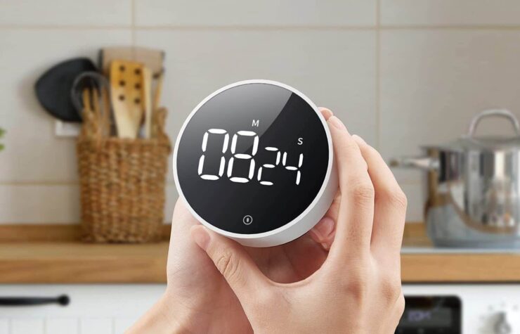 Вот такой таймер можно присобачить на холодильник или другие поверхности благодаря мощному магниту. Фото.