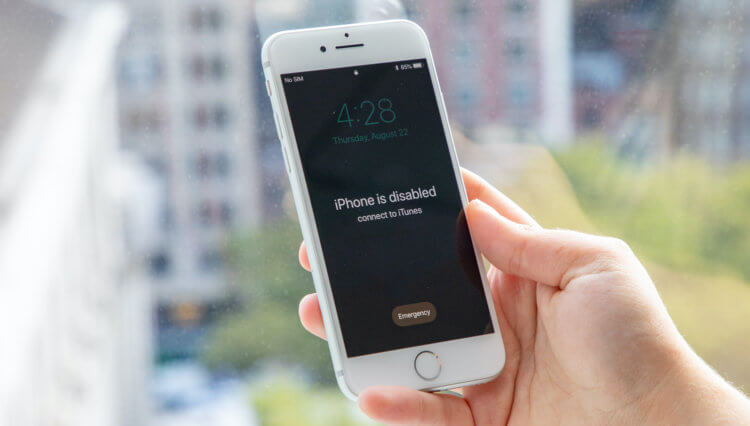 «iPhone отключен. Подключитесь к iTunes» — что значит и что делать. Подключение к iTunes на самом деле необязательно. Есть и другие способы разблокировки. Фото.