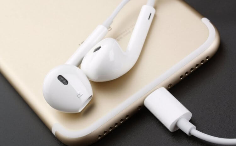 Почему пользователи до сих пор покупают EarPods. Фото.