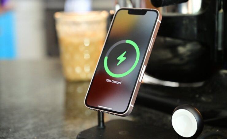 Недорогой iPhone 14 Max. Новый iPhone mini лучше старого, но и дороже. Фото.