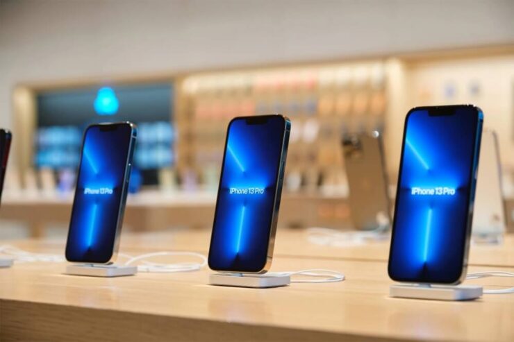 Цена iPhone 14 вероятнее всего останется на уровне моделей прошлых лет. Фото.