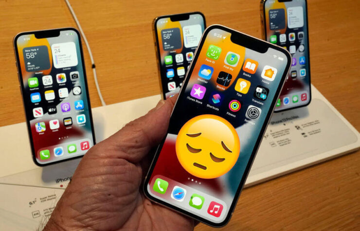 Стоит ли покупать iPhone 13. Когда вы решаете дождаться iPhone 14, где-то грустит один маленький iPhone 13. Фото.