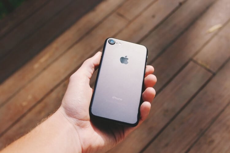 Что такое обменный Айфон. iPhone 7 — такой же новый смартфон, но без комплекта. Фото.