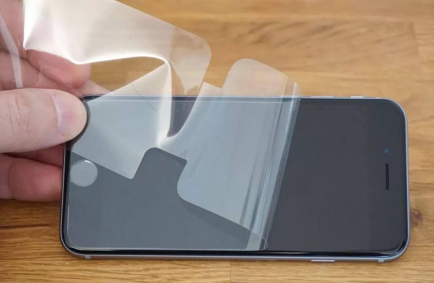 Обменный iPhone будет упакован в пленки. Фото.