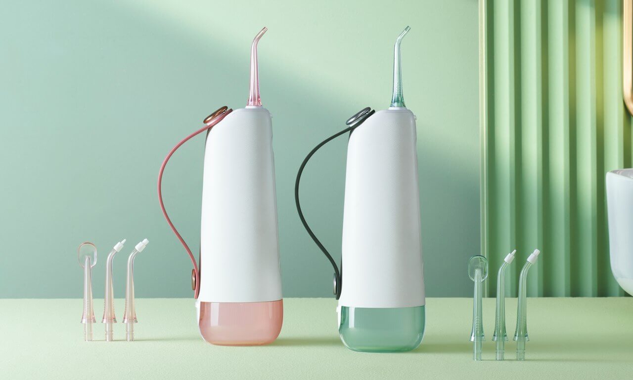 Хороший напор, обилие режимов и широкий выбор насадок — залог качественного ирригатора. Фото.