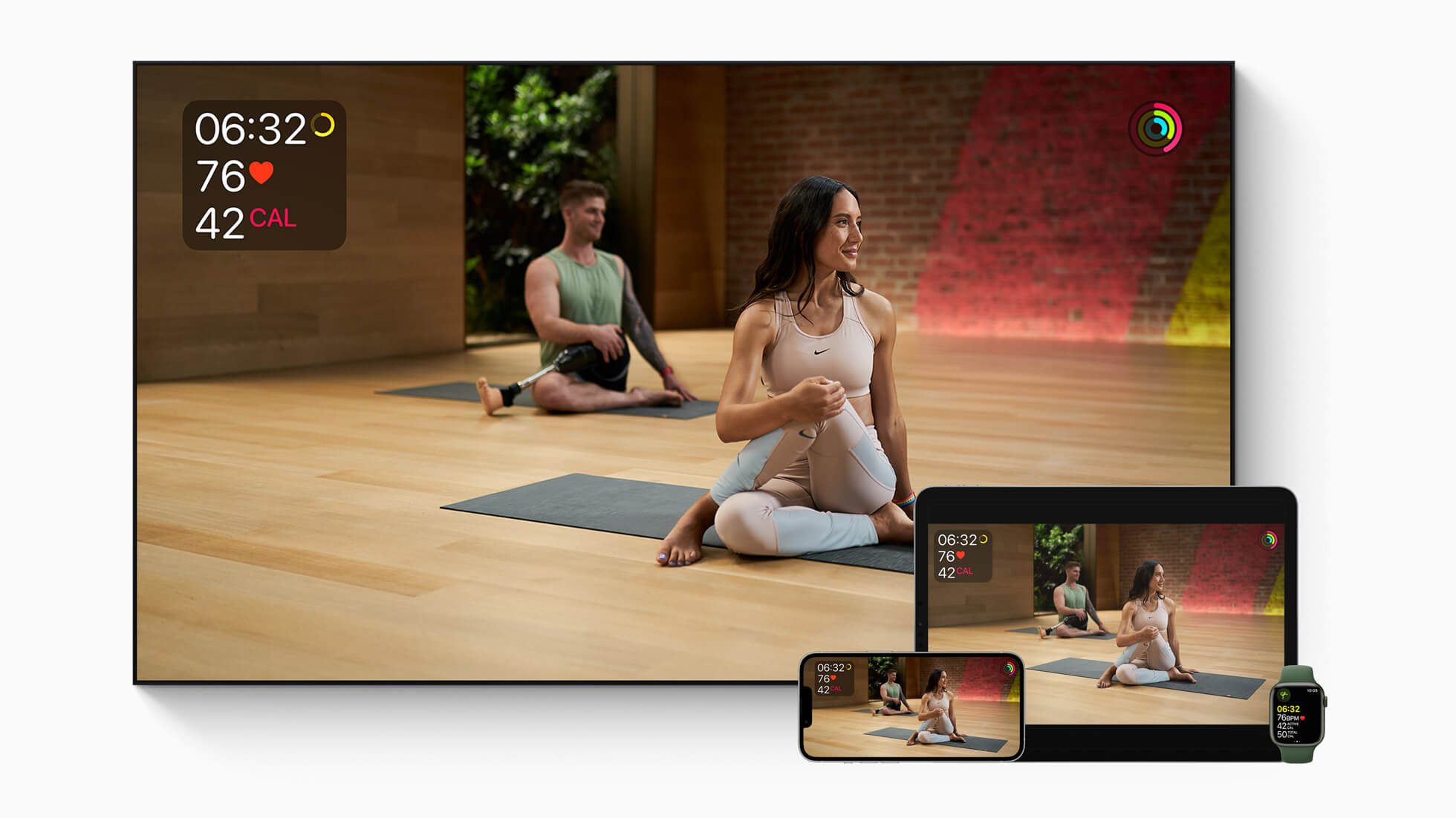 Тренировки Apple Fitness+. Пользоваться сервисом можно с любого устройства. Тренировки Apple Fitness+. Пользоваться сервисом можно с любого устройства. Фото.