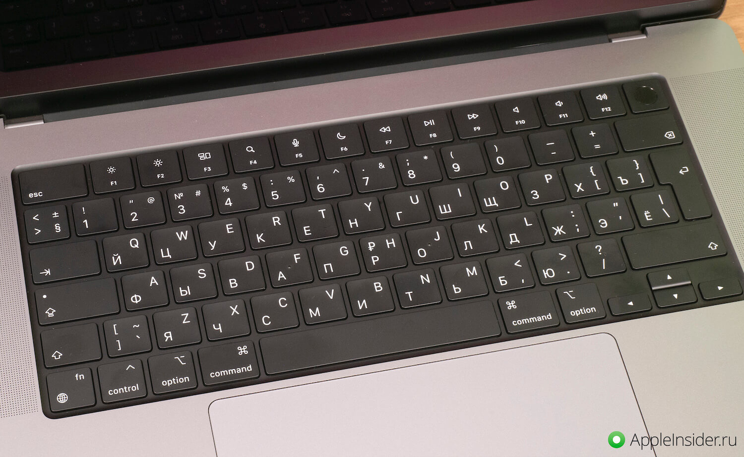 Недостатки нового MacBook Pro 16. За отказ от Touch Bar спасибо, но черную подложку клавиш делать не стоило. Недостатки нового MacBook Pro 16. За отказ от Touch Bar спасибо, но черную подложку клавиш делать не стоило. Фото.
