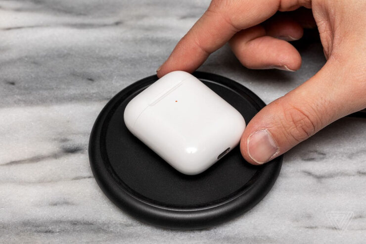 Зарядка AirPods — настоящее испытание для меня. Фото.