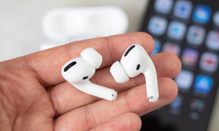 Например, AirPods 3 оснащаются более продвинутыми сенсорами обнаружения кожи, чем AirPods Pro. Фото.