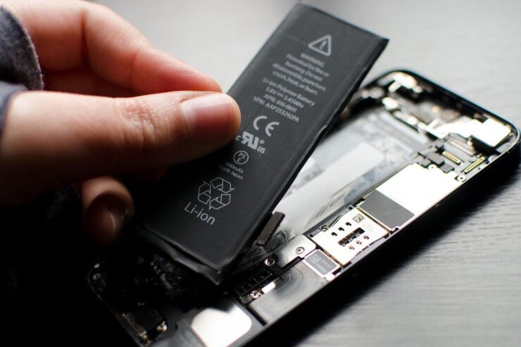 Срок службы аккумулятора телефона. С батареей беда: оригинал давно сменили, а аналог вздулся. Фото.