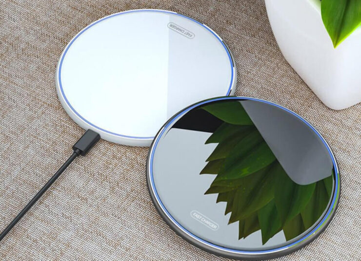 Беспроводная зарядка для iPhone. Беспроводная зарядка должна быть в каждом доме. На всякий случай. Фото.