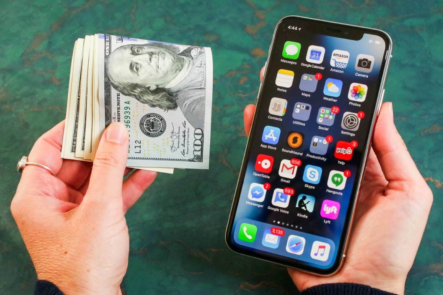 Как сэкономить на покупке Айфона. Фото.