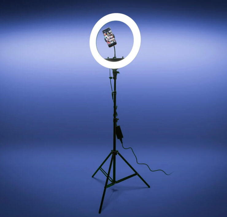 Недорогое светодиодное кольцо. Светодиодное кольцо — отличный подарок для молодежи. Фото.