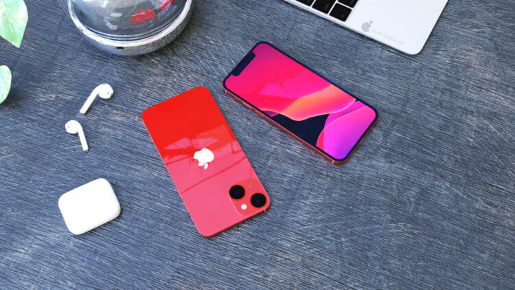 Не любите iPhone 13 mini? А зря. Объясняем на пальцах, чем он крут. Не любите iPhone 13 mini? А зря. Объясняем на пальцах, чем он крут. Фото.