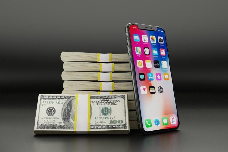 Купить Айфон за наличные. Мелким продавцам выгоднее избегать оплату картой. А вам выгоднее покупать по сниженной цене. Фото.