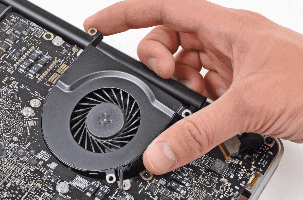 После обновления MacBook начал сильно шуметь. Фото.