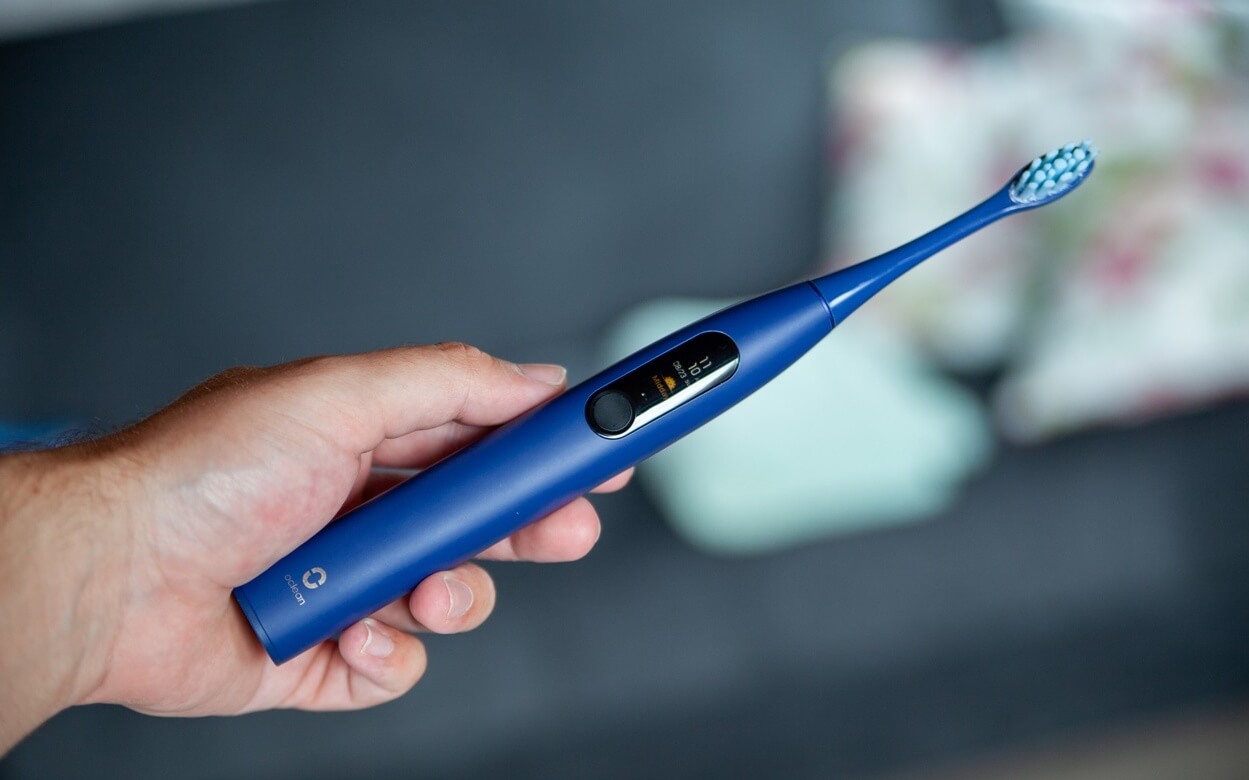 Чем нужно чистить зубы: 3 прибора, которые нужны всем. Фото.