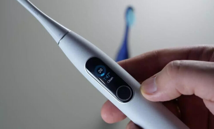 Самая крутая зубная щётка. А ещё Oclean X Pro Elite поддерживает полноценную беспроводную зарядку. Фото.