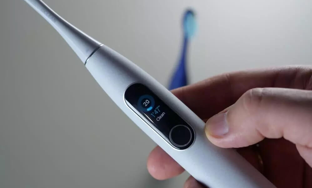 А ещё Oclean X Pro Elite поддерживает полноценную беспроводную зарядку. Фото.