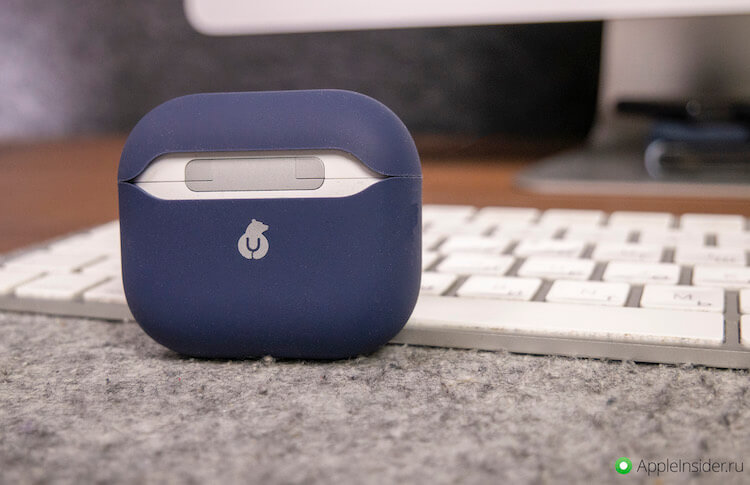 Надо ли покупать чехол для AirPods. Фирменный логотип на корпусе — это хорошо. Надо ли покупать чехол для AirPods. Фирменный логотип на корпусе — это хорошо. Фото.