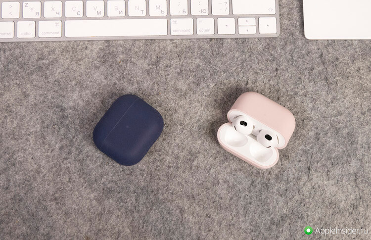 Надо ли покупать чехол для AirPods. Когда в доме несколько AirPods, только по цвету можно определить, кому они принадлежат. Надо ли покупать чехол для AirPods. Когда в доме несколько AirPods, только по цвету можно определить, кому они принадлежат. Фото.