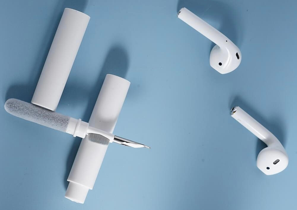 Как чистить AirPods. Почистите наушники. Вполне вероятно, что в микрофон попала грязь. Как чистить AirPods. Почистите наушники. Вполне вероятно, что в микрофон попала грязь. Фото.