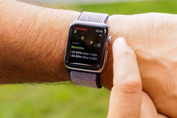 Как Apple Watch измеряет пульс. Во время тренировки Apple Watch меряет пульс непрерывно. Фото.