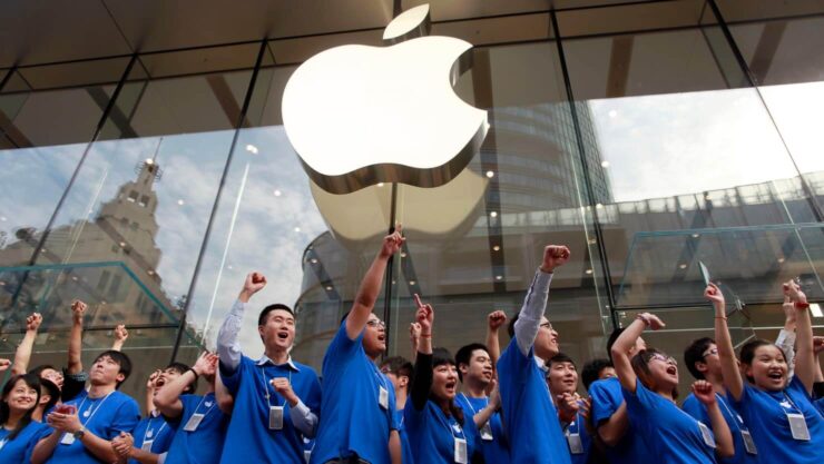 На самом деле у сотрудников Apple не все так радужно. Фото.
