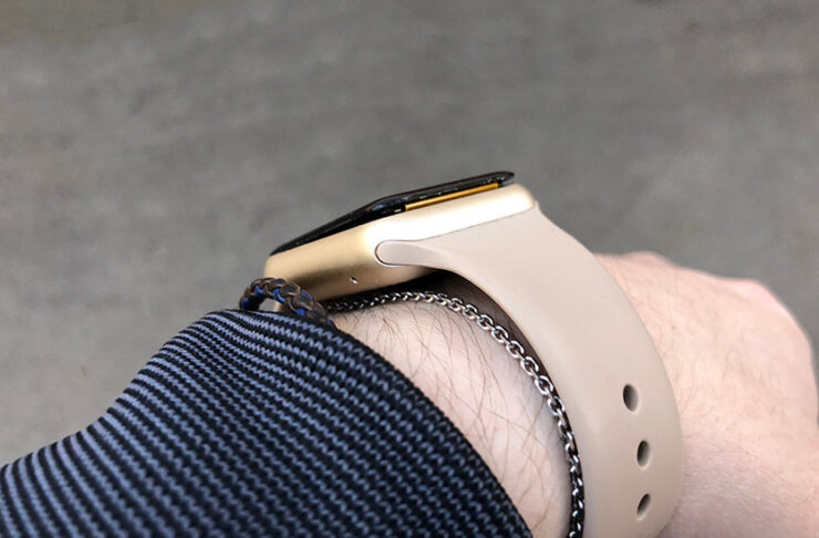 Проблемы Apple Watch. Дисплей Apple Watch отслоился из-за набухшего аккумулятора. Проблемы Apple Watch. Дисплей Apple Watch отслоился из-за набухшего аккумулятора. Фото.