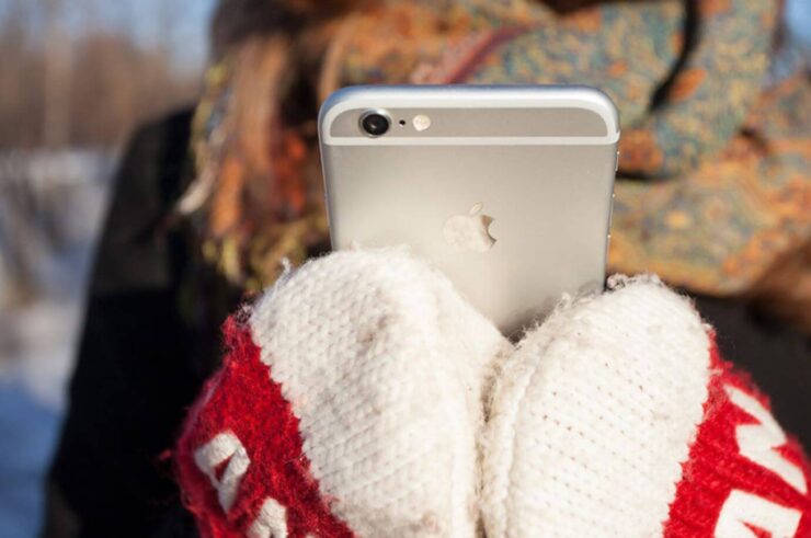 Как пользоваться айфоном зимой. Не морозьте айфон: он разрядится и отключится. Придется отогревать. Фото.