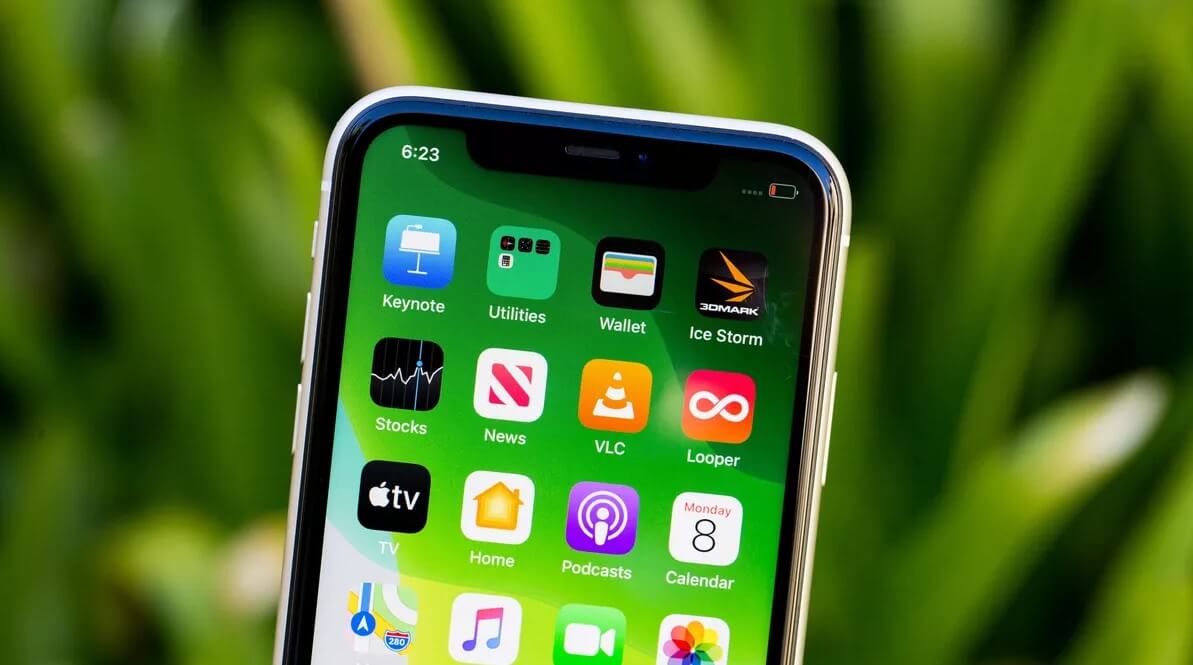 Экраны iPhone 13 начали зеленеть сами по себе. Как определить и что делать. Фото.