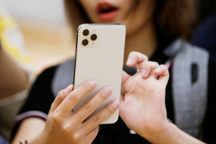 Новый дизайн iPhone. Дизайн iPhone всё же меняется: экран стал безрамочным, исчезла кнопка домой и даже Face ID стал меньше. Фото.