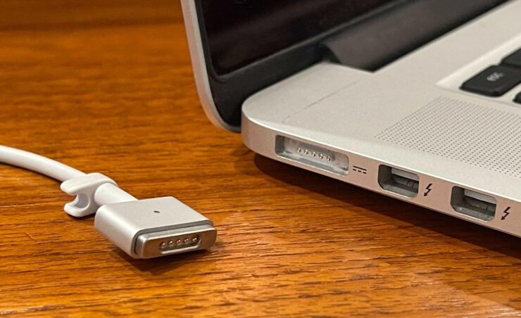 Что такое MagSafe. Так выглядит MagSafe 2, который устанавливался в ноутбуки до 2016 года. Фото.