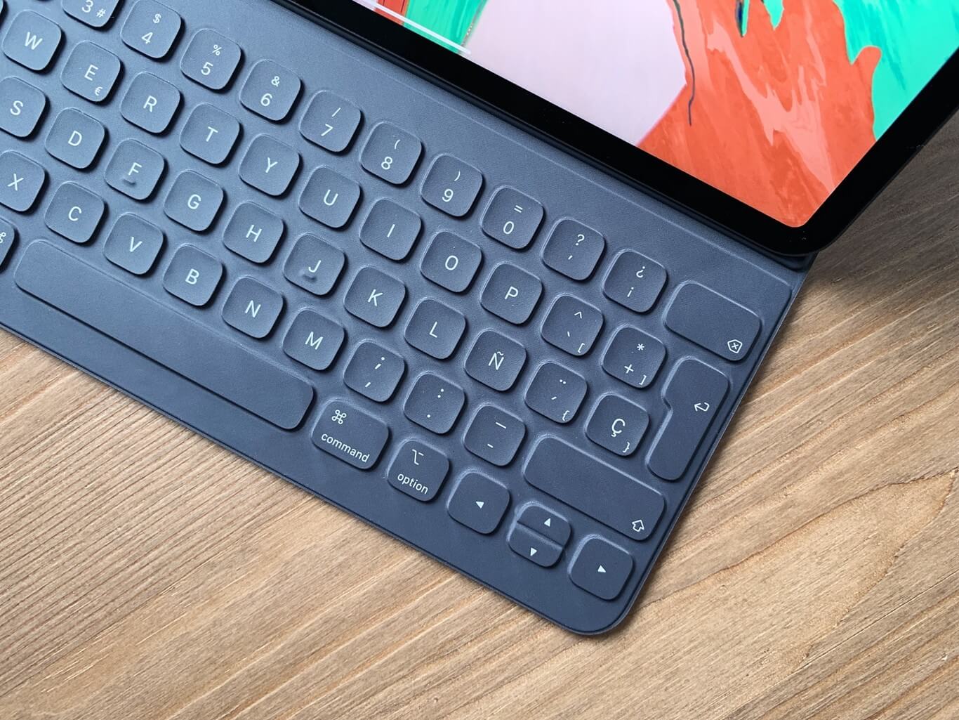 Smart Keyboard от Apple — для тех, кто не хочет много тратиться. Фото.