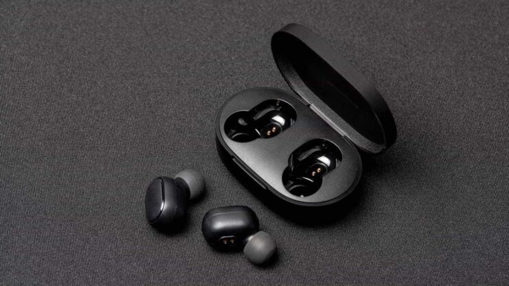 Самые дешёвые наушники с шумоподавлением. Беспроводные TWS-наушники с шумоподавлением могут стоить недорого. Самые дешёвые наушники с шумоподавлением. Беспроводные TWS-наушники с шумоподавлением могут стоить недорого. Фото.