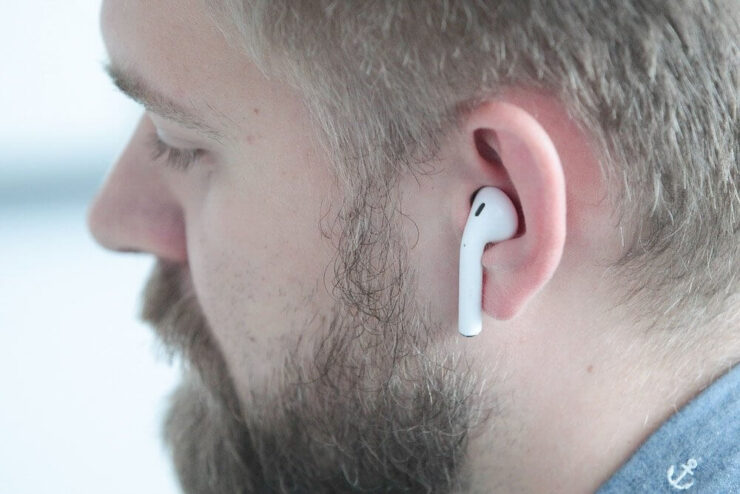 AirPods для бедных. Какие TWS-наушники купить, если нет денег. Нет денег на оригинальные AirPods? Купите копию с Али. AirPods для бедных. Какие TWS-наушники купить, если нет денег. Нет денег на оригинальные AirPods? Купите копию с Али. Фото.