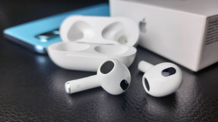 Плюсы AirPods 3. AirPods 3 имеют множество неочевидных плюсов. Фото.