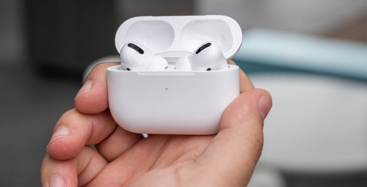 Зачем нужно обновление прошивки для AirPods. AirPods обычно обновляются автоматически, так что переживать не о чем. Фото.