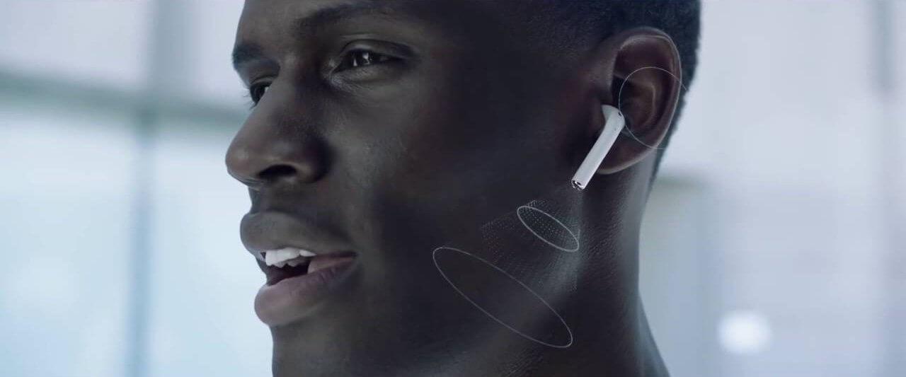 Звонить с AirPods очень удобно. Фото.