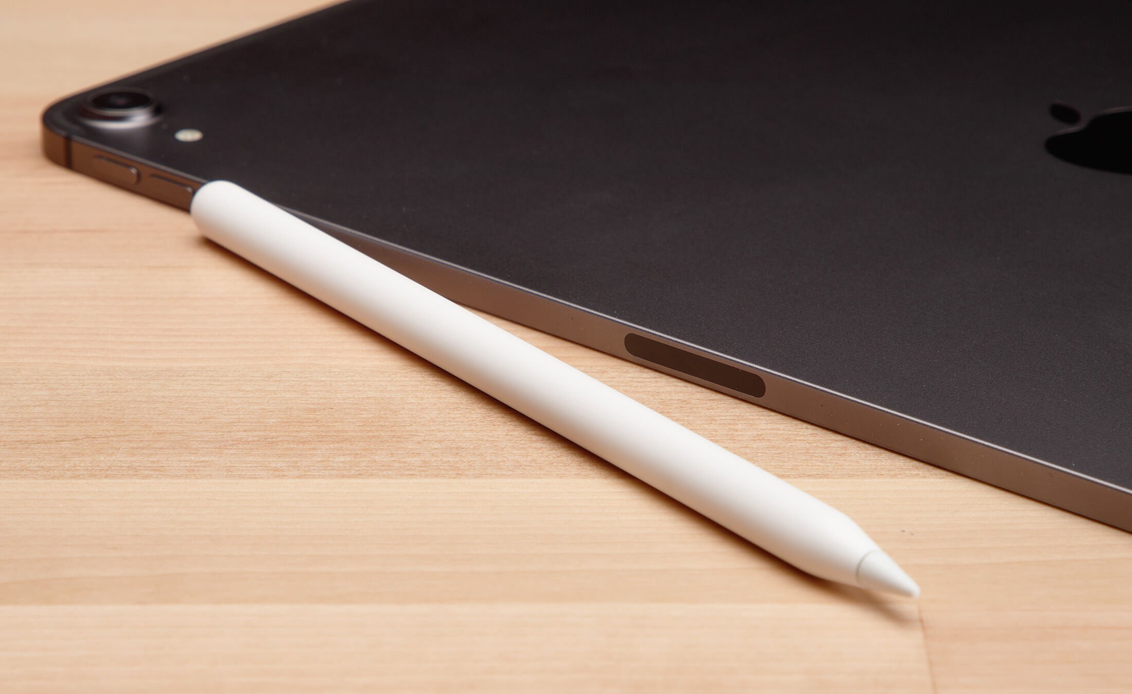 Аксессуары Apple. Apple Pencil хранить крайне неудобно. Фото
