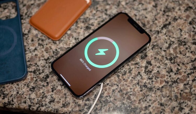 Как правильно заряжать iPhone. Убедился лично за 2 года экспериментов. Фото.