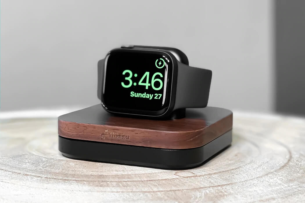 Вот так выглядит экран зарядки на Apple Watch. Если его нет, часы не заряжаются. Фото.