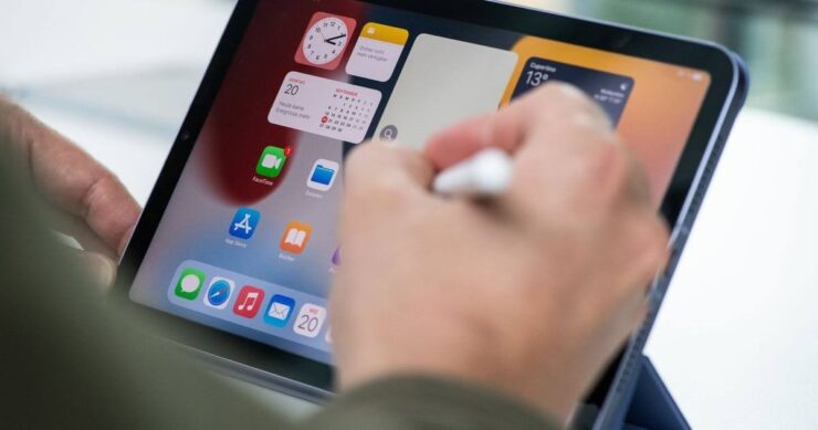 Желейный эффект iPad. Представьте, что вы только что купили iPad и поняли, что им невозможно пользоваться. Что будете делать? Фото.